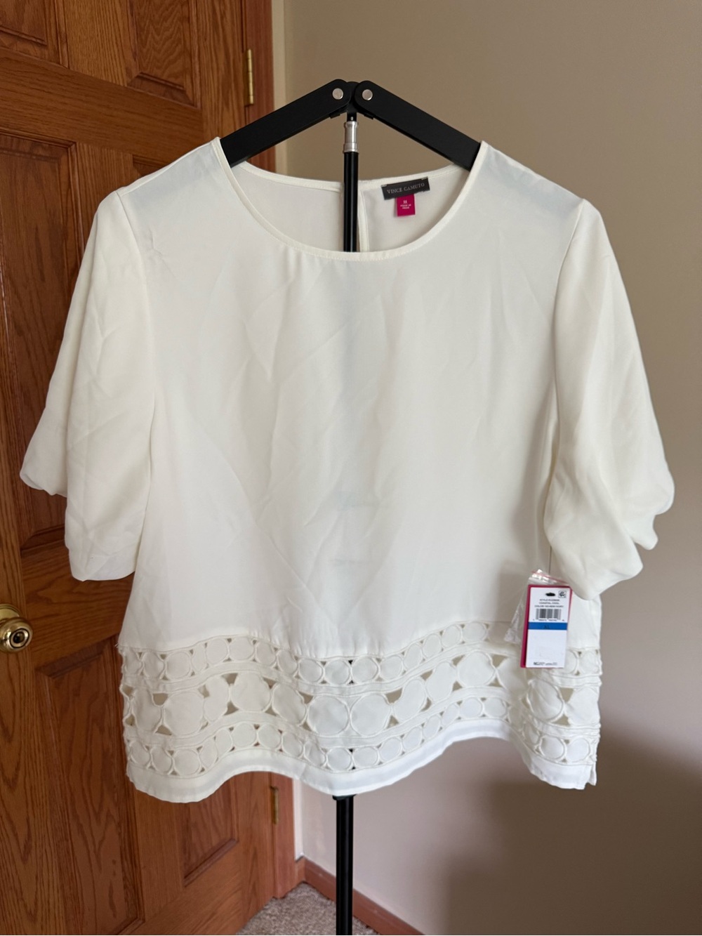 Vince Camuto White Eyelet Hem Puff Sleeve Blouse